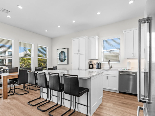 Fort Myers Beach Luxury Canal-Front Rental - 5 King Suites & Private Pool